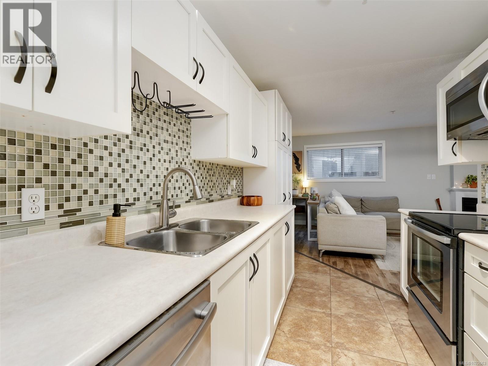 106 873 Esquimalt Rd, Esquimalt