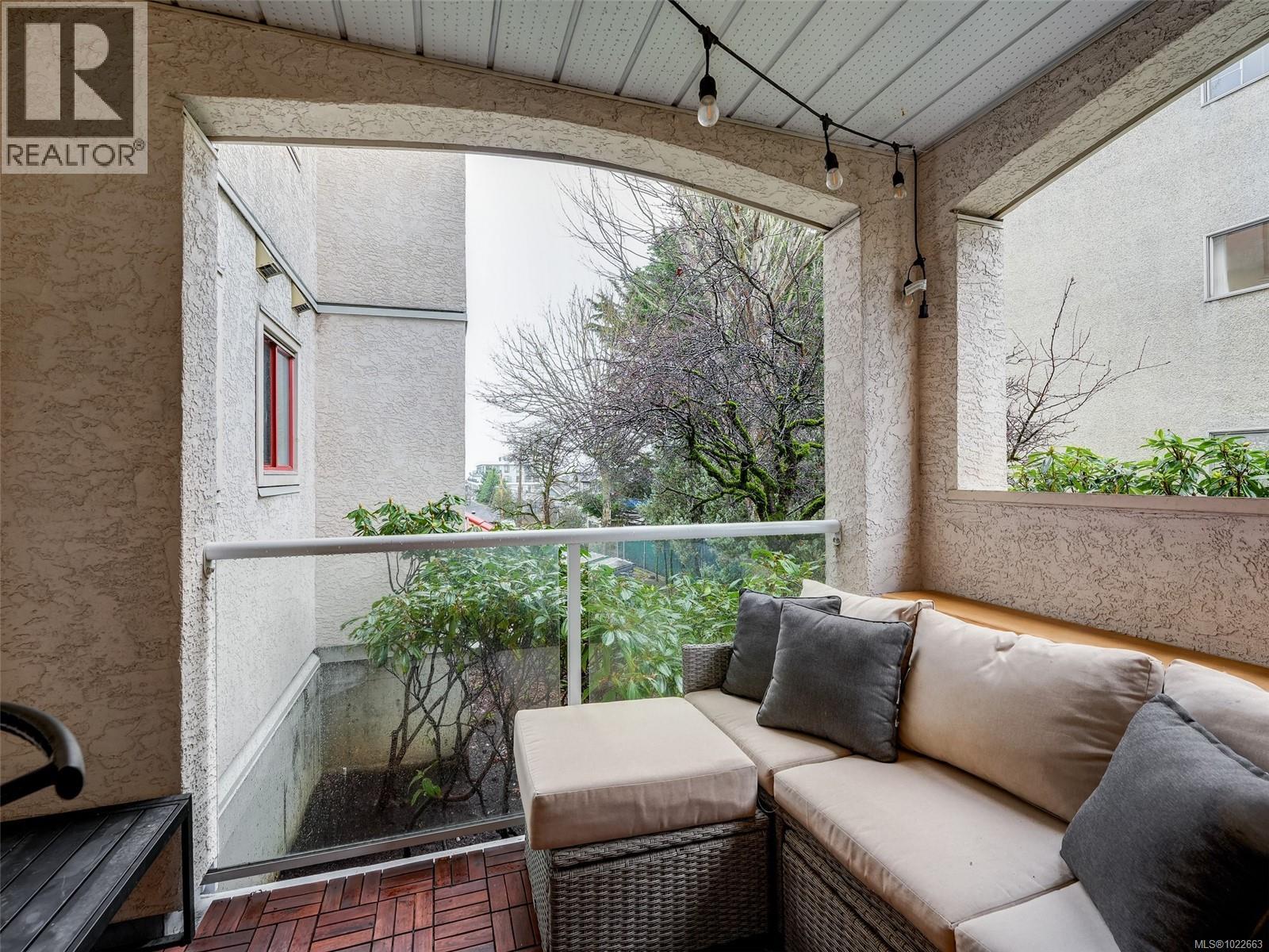 106 873 Esquimalt Rd, Esquimalt