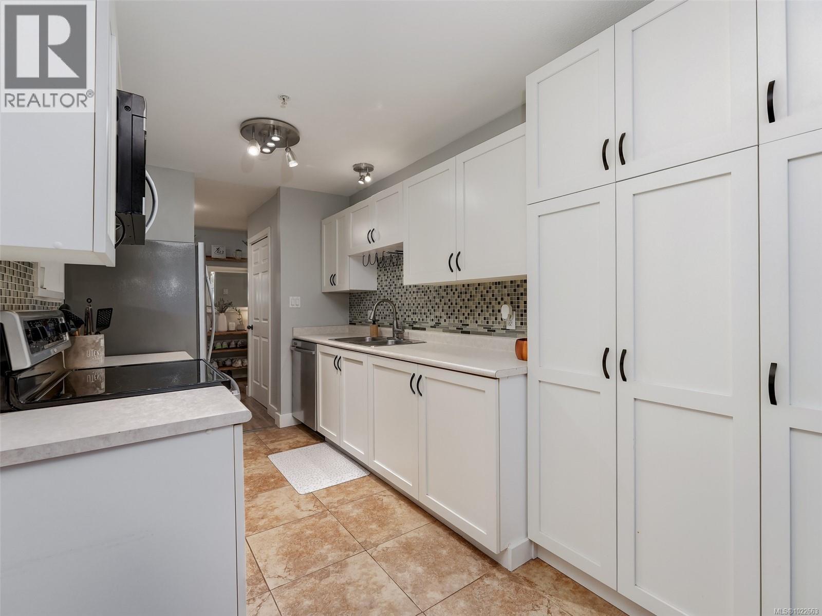 106 873 Esquimalt Rd, Esquimalt