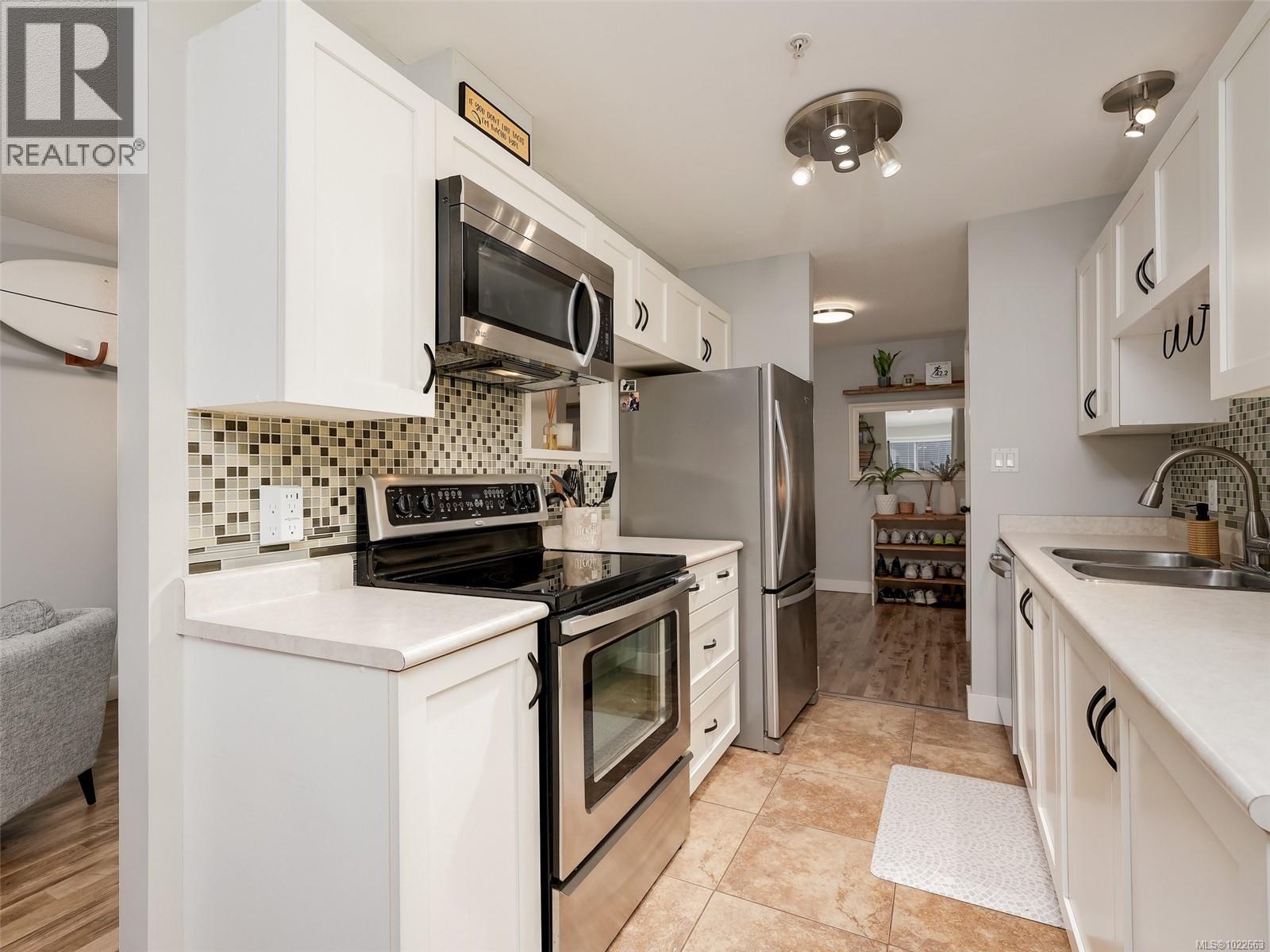 106 873 Esquimalt Rd, Esquimalt