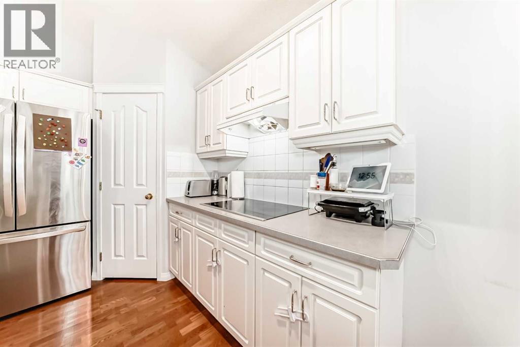 Single Family House Bi-level for Sale in  Signal Hill Drive SW Signal Hill Calgary 