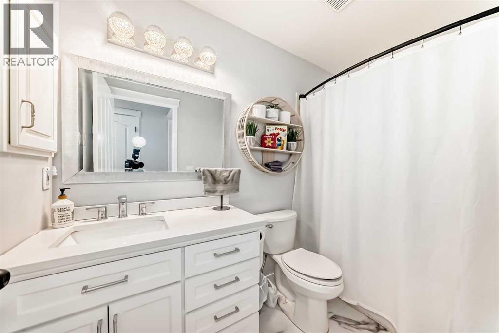 Single Family House Bi-level for Sale in  Signal Hill Drive SW Signal Hill Calgary 