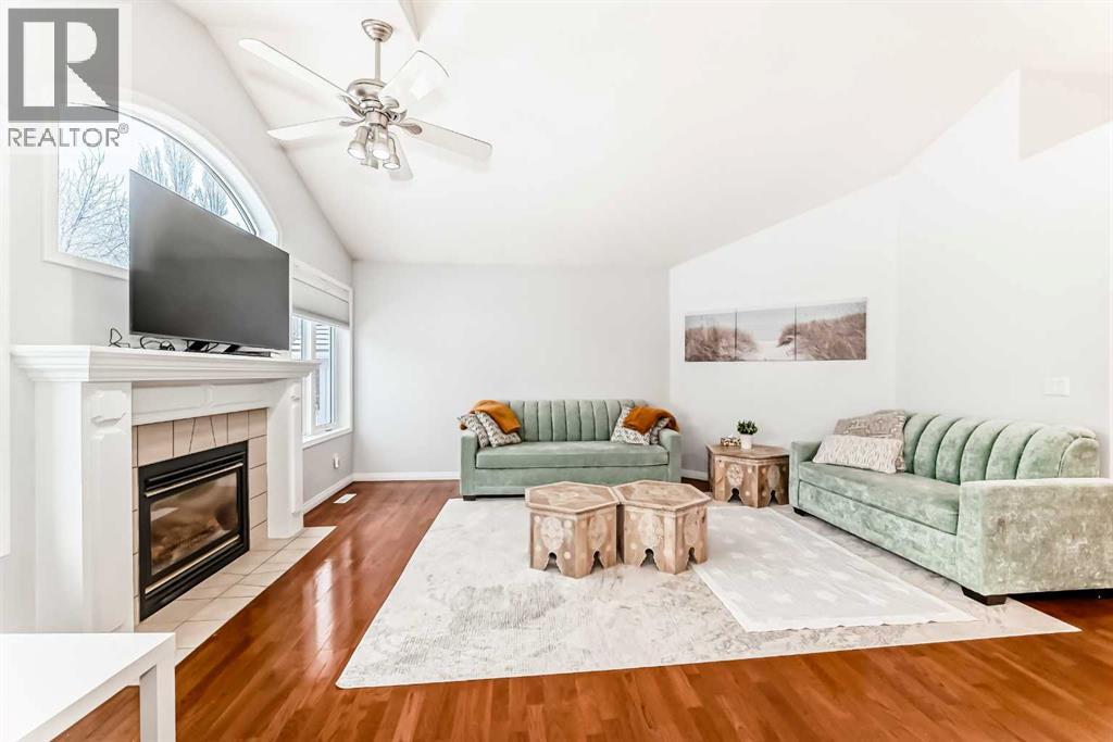 Single Family House Bi-level for Sale in  Signal Hill Drive SW Signal Hill Calgary 