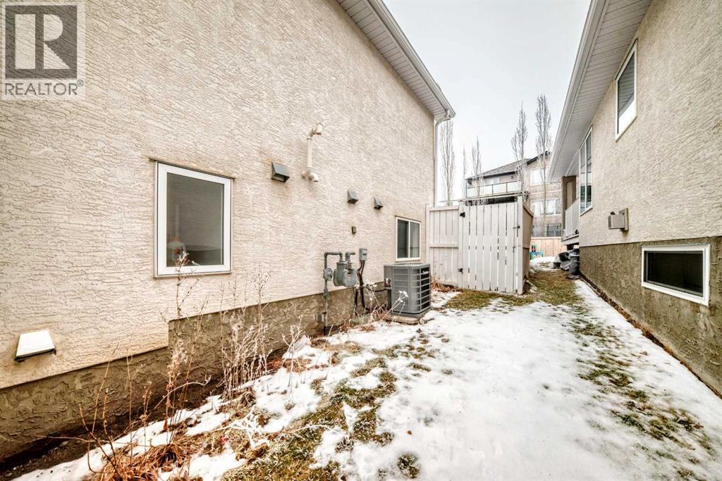 Single Family House Bi-level for Sale in  Signal Hill Drive SW Signal Hill Calgary 