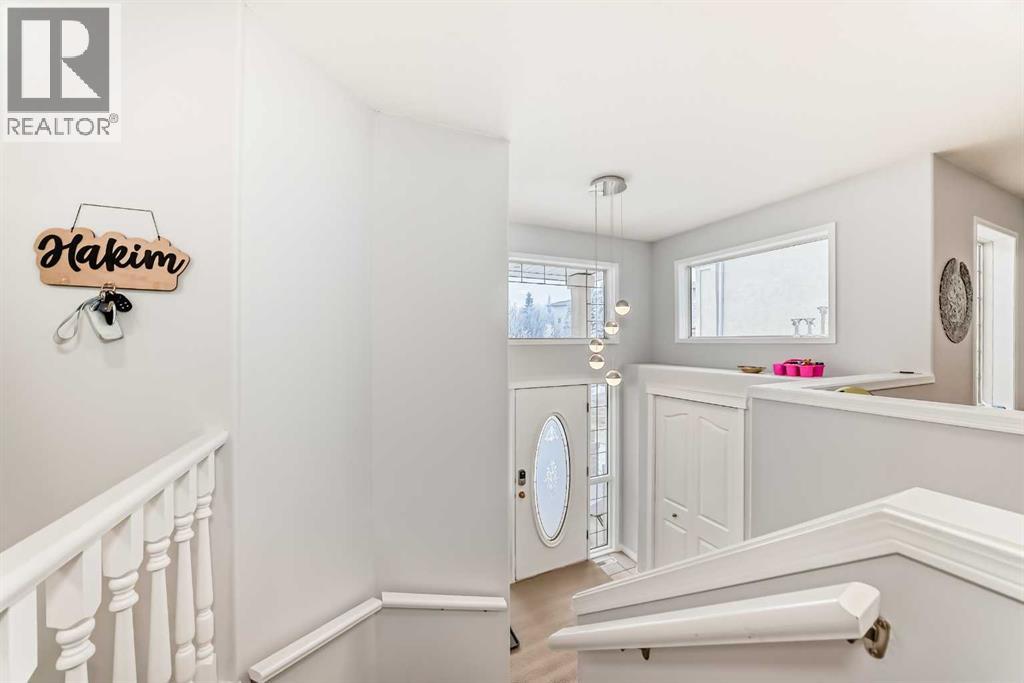 Single Family House Bi-level for Sale in  Signal Hill Drive SW Signal Hill Calgary 