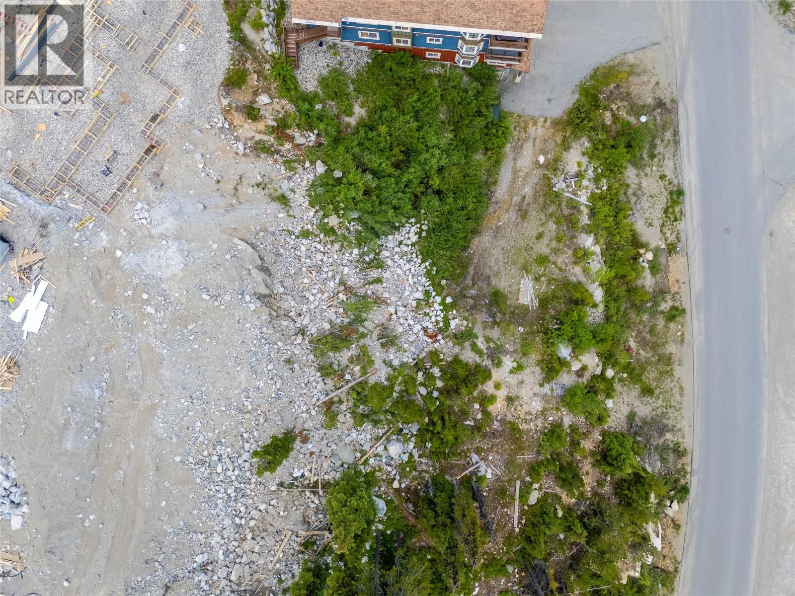 5850 Snow Pines Way, Big White