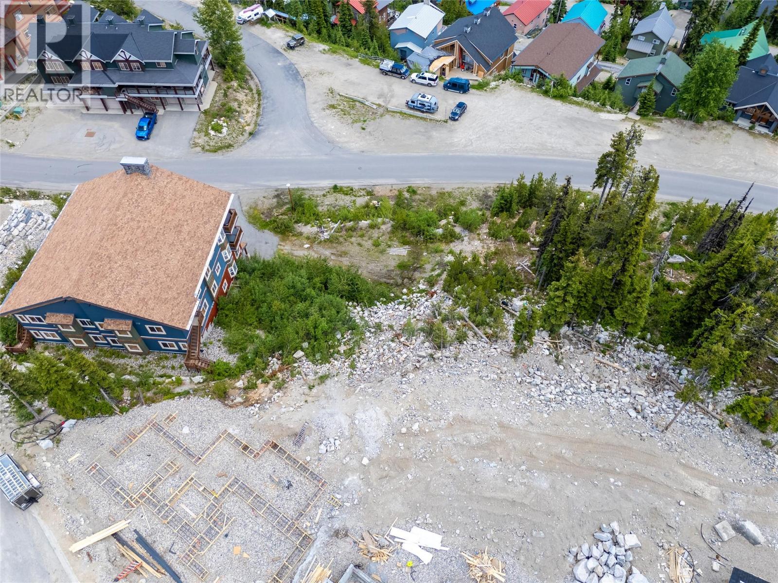 5850 Snow Pines Way, Big White