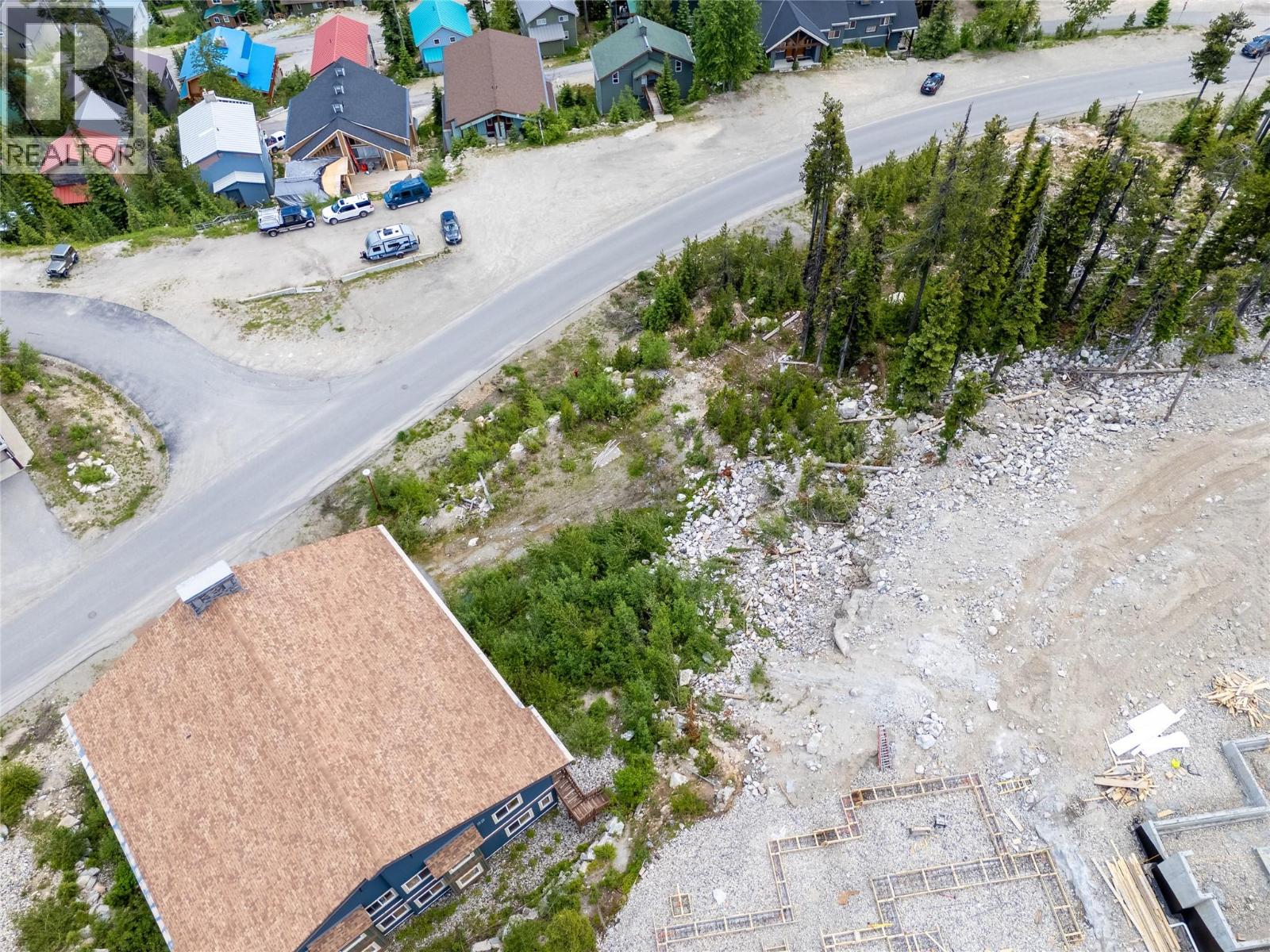 5850 Snow Pines Way, Big White