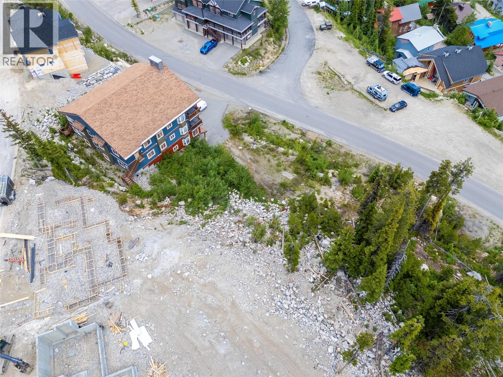 5850 Snow Pines Way, Big White