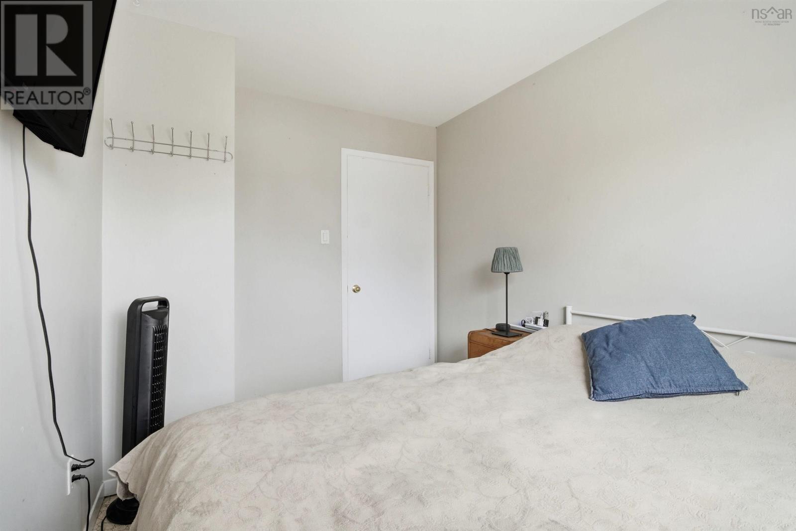 Property 18 of 41 of 50 Amaranth Crescent