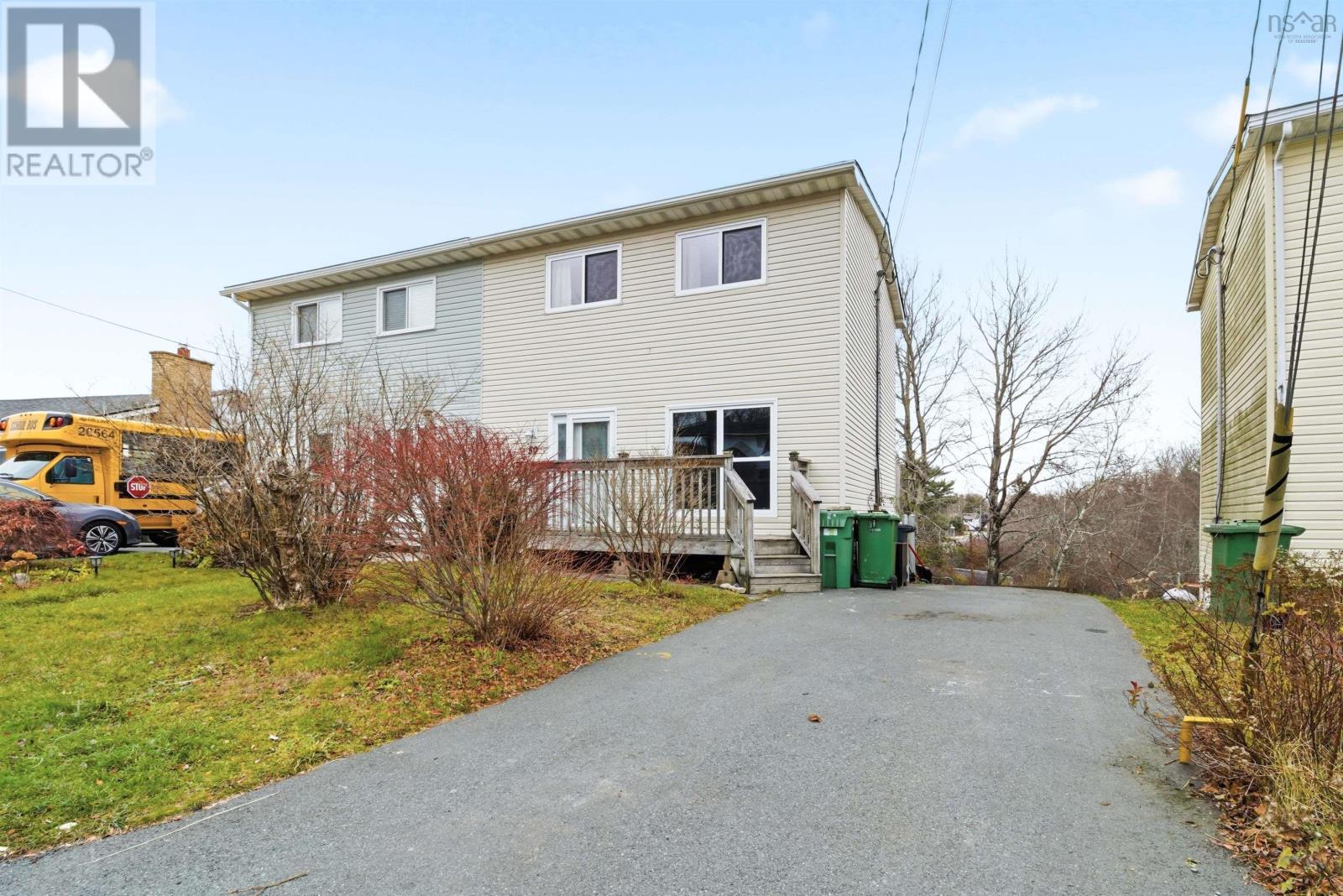 Property 2 of 41 of 50 Amaranth Crescent