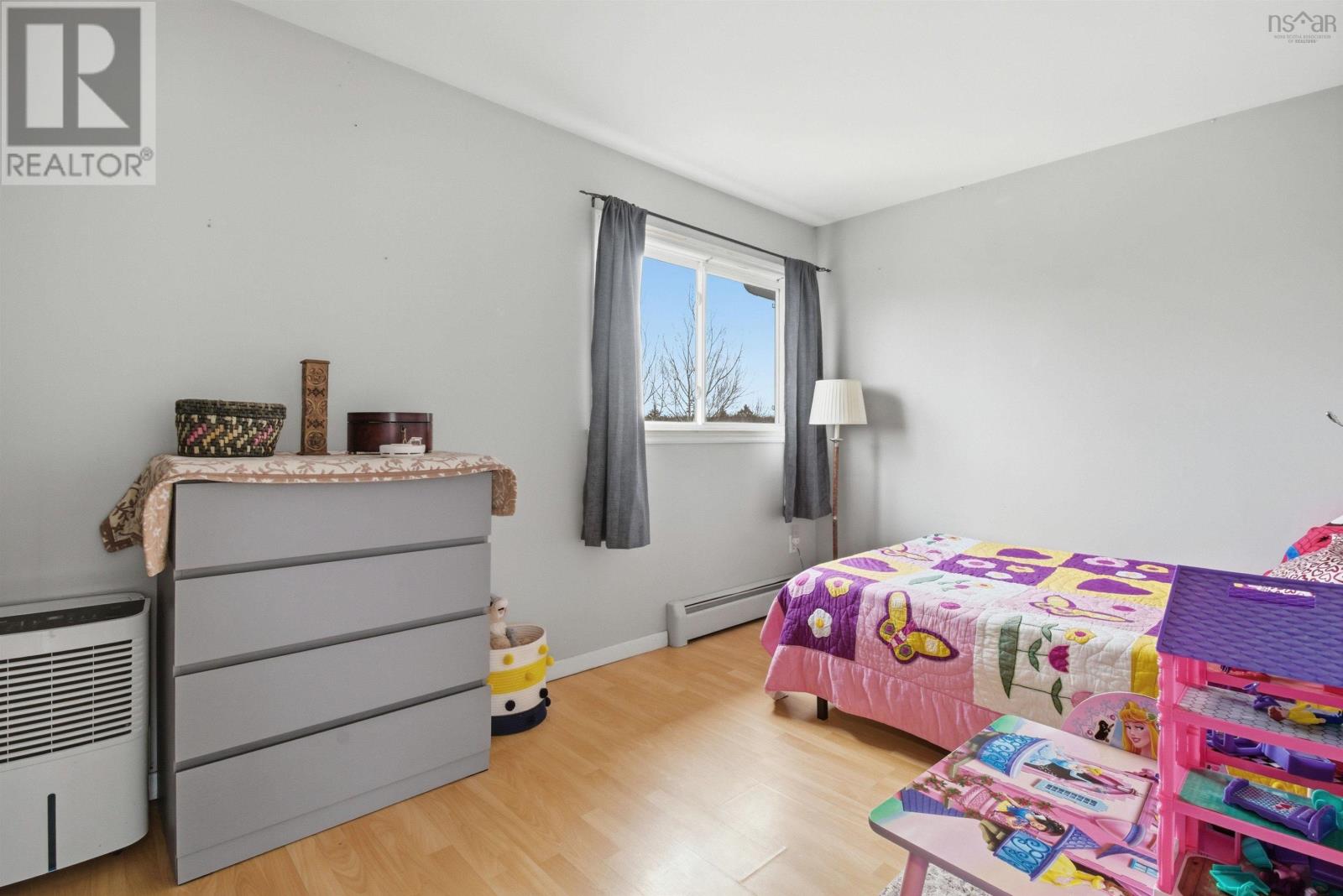 Property 20 of 41 of 50 Amaranth Crescent