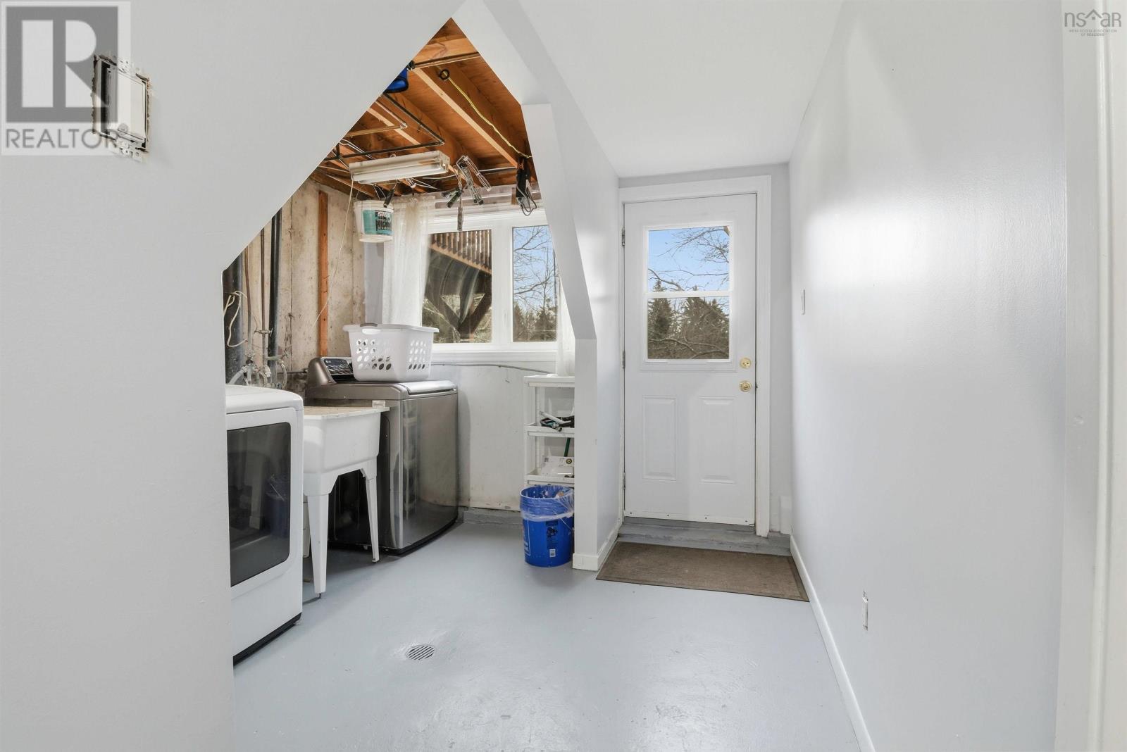 Property 23 of 41 of 50 Amaranth Crescent