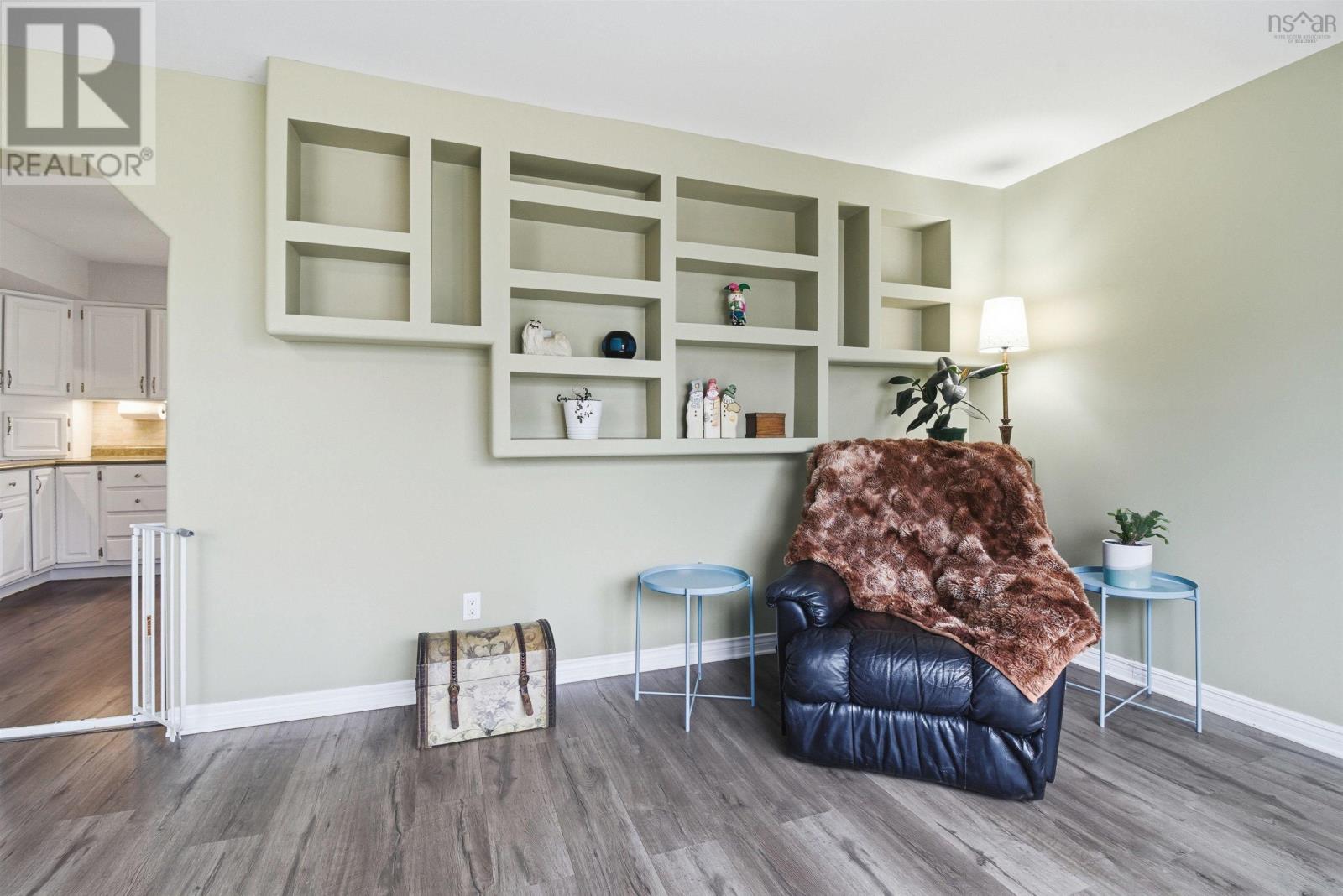 Property 8 of 41 of 50 Amaranth Crescent