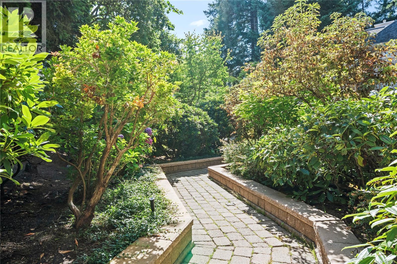 104 5685 Edgewater Lane, Nanaimo