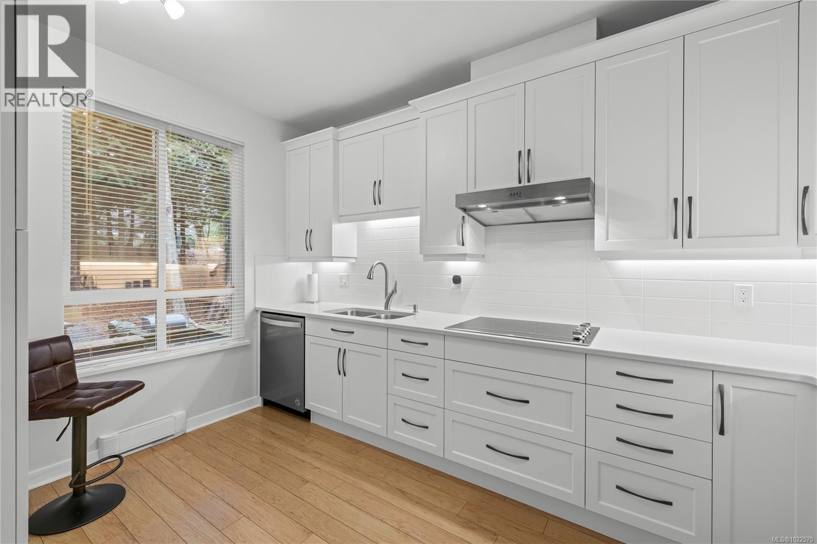 104 5685 Edgewater Lane, Nanaimo