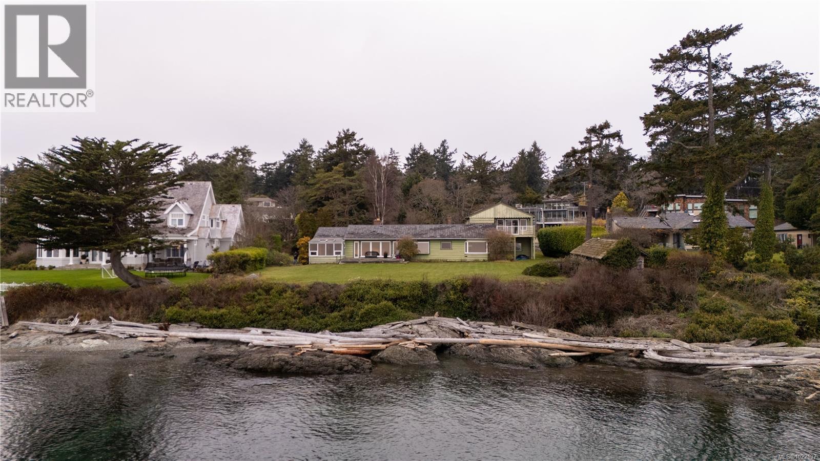  3901 Tudor Avenue, Saanich