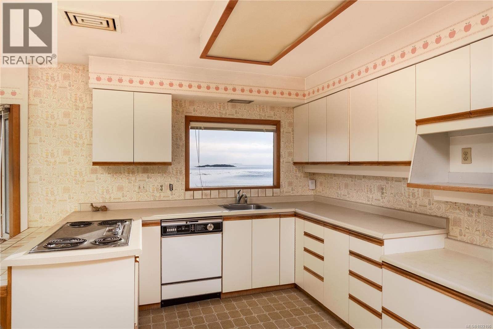  3901 Tudor Avenue, Saanich