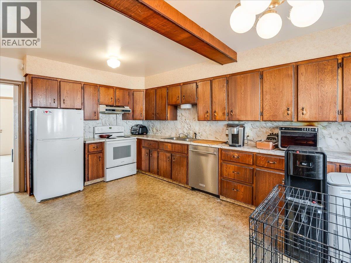 3323 DAHLIA Crescent, Trail