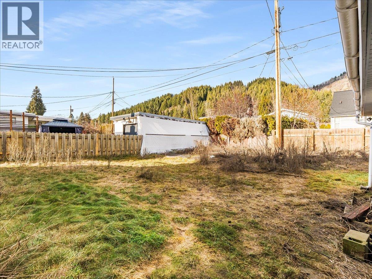 3323 DAHLIA Crescent, Trail