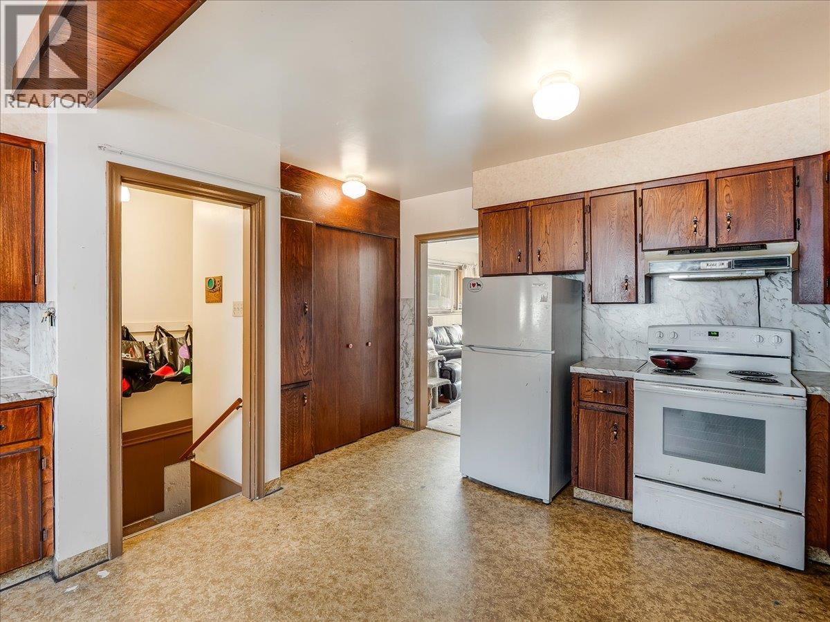 3323 DAHLIA Crescent, Trail