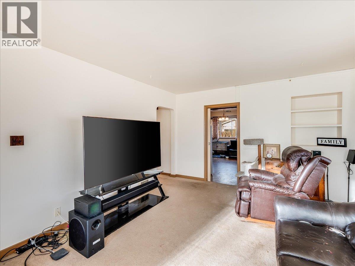 3323 DAHLIA Crescent, Trail