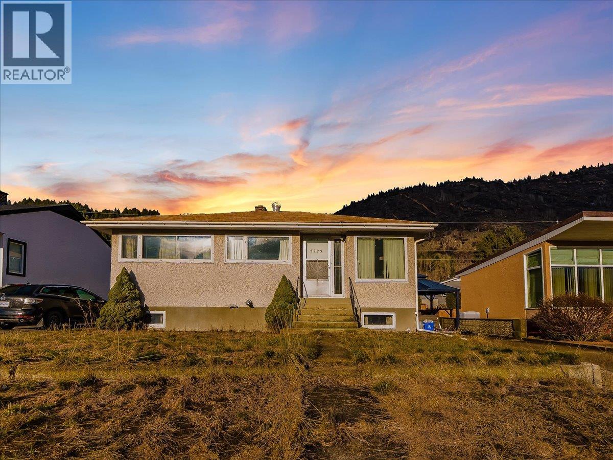 3323 DAHLIA Crescent, Trail