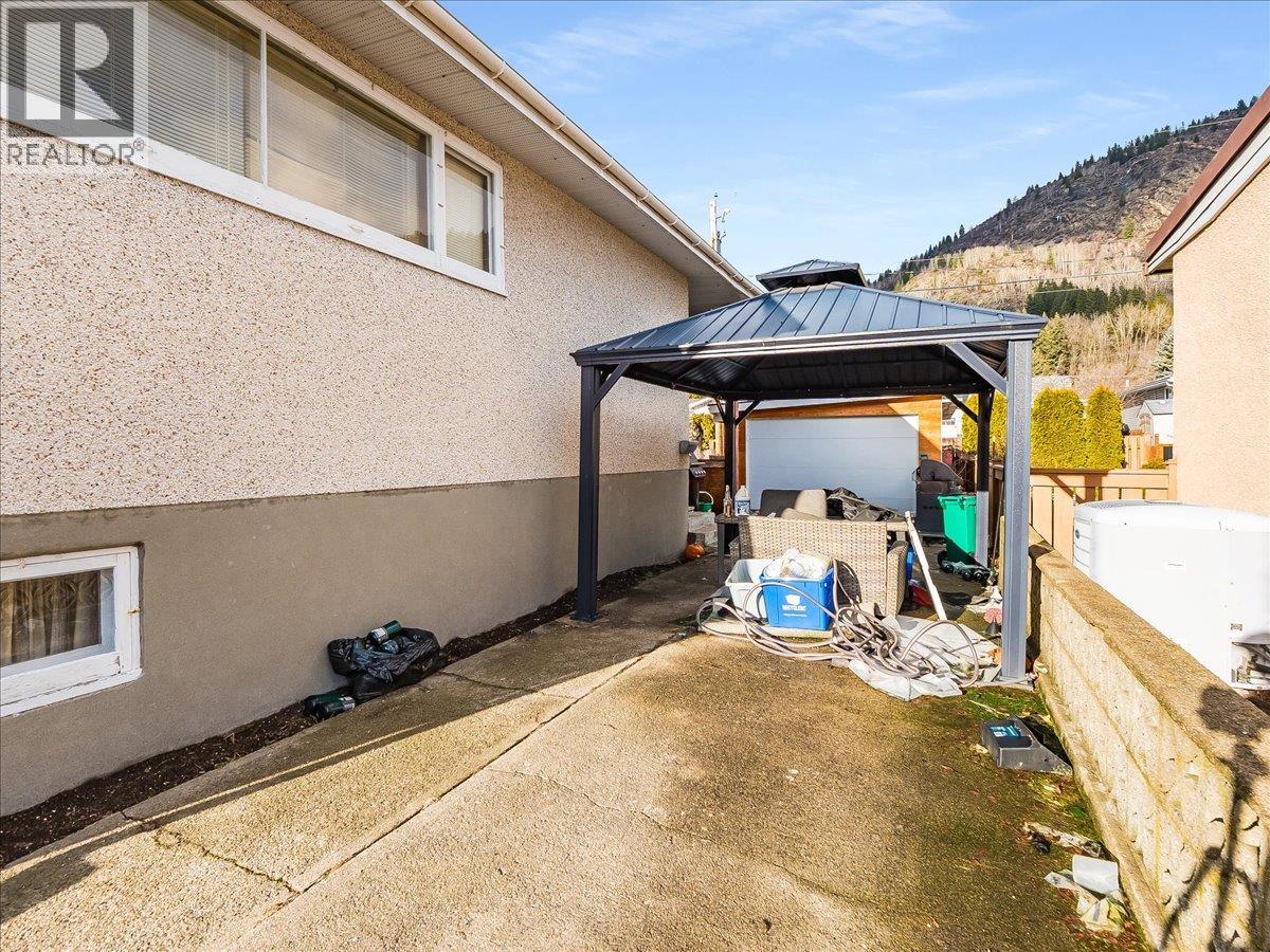 3323 DAHLIA Crescent, Trail