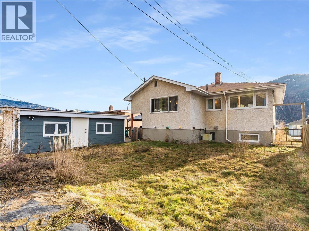 3323 DAHLIA Crescent, Trail