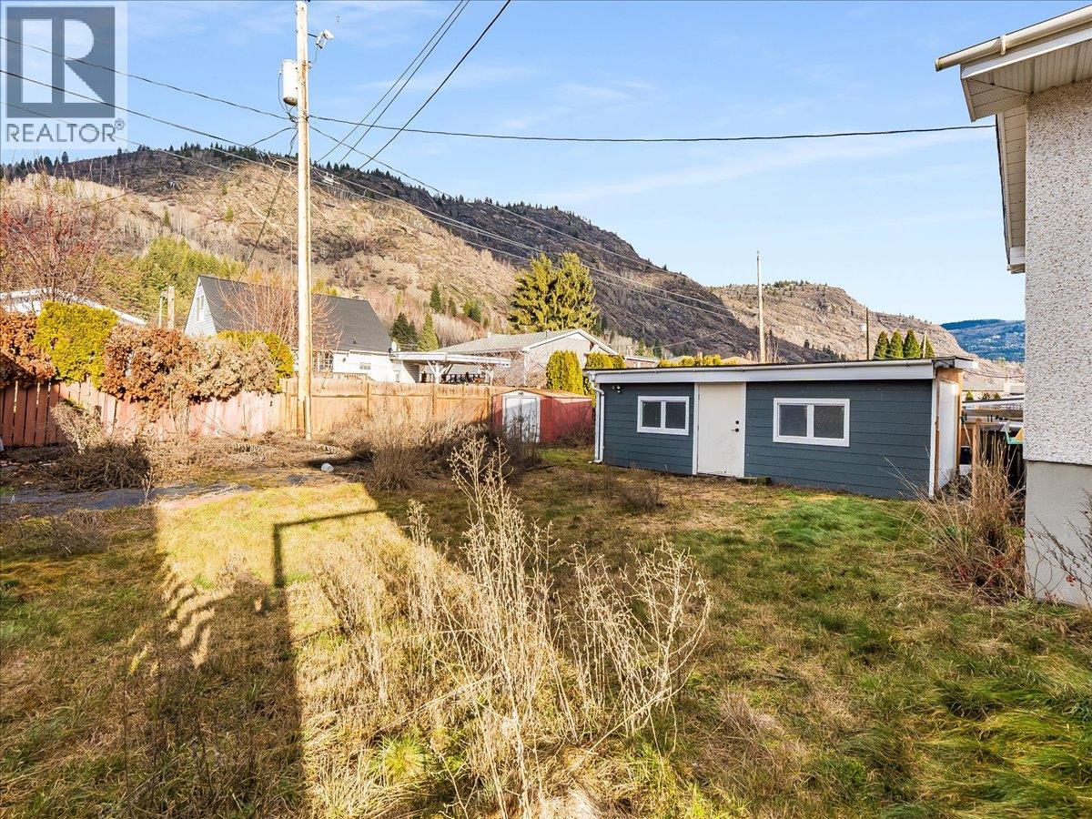 3323 DAHLIA Crescent, Trail