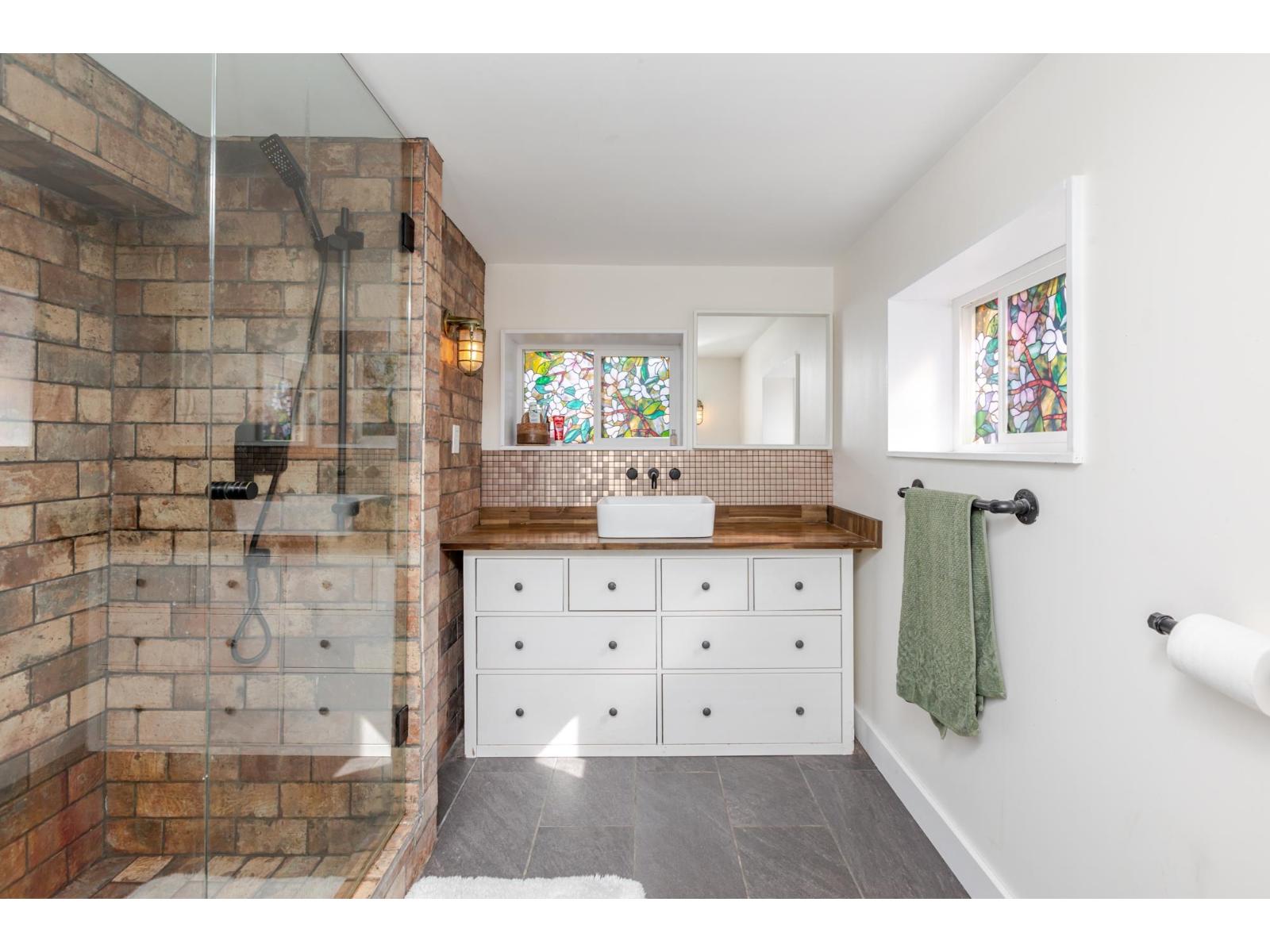 33479 5 AVENUE, Mission