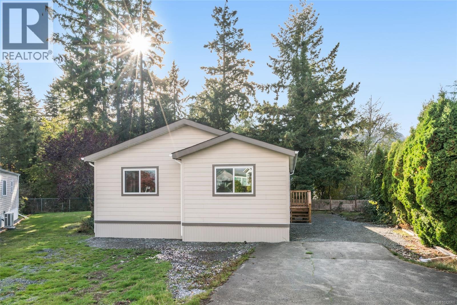 27 2301 Arbot Rd, Nanaimo