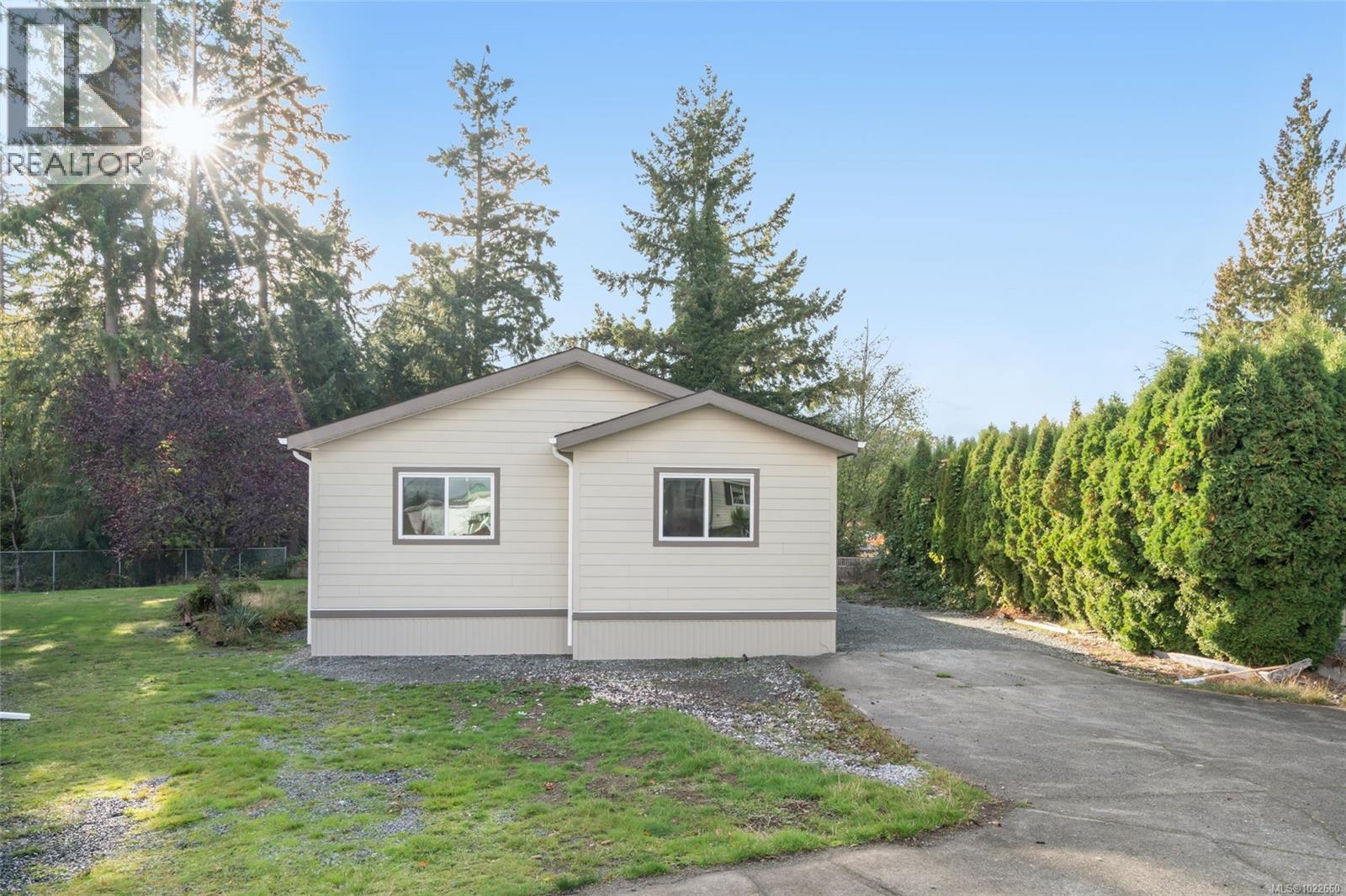 27 2301 Arbot Rd, Nanaimo