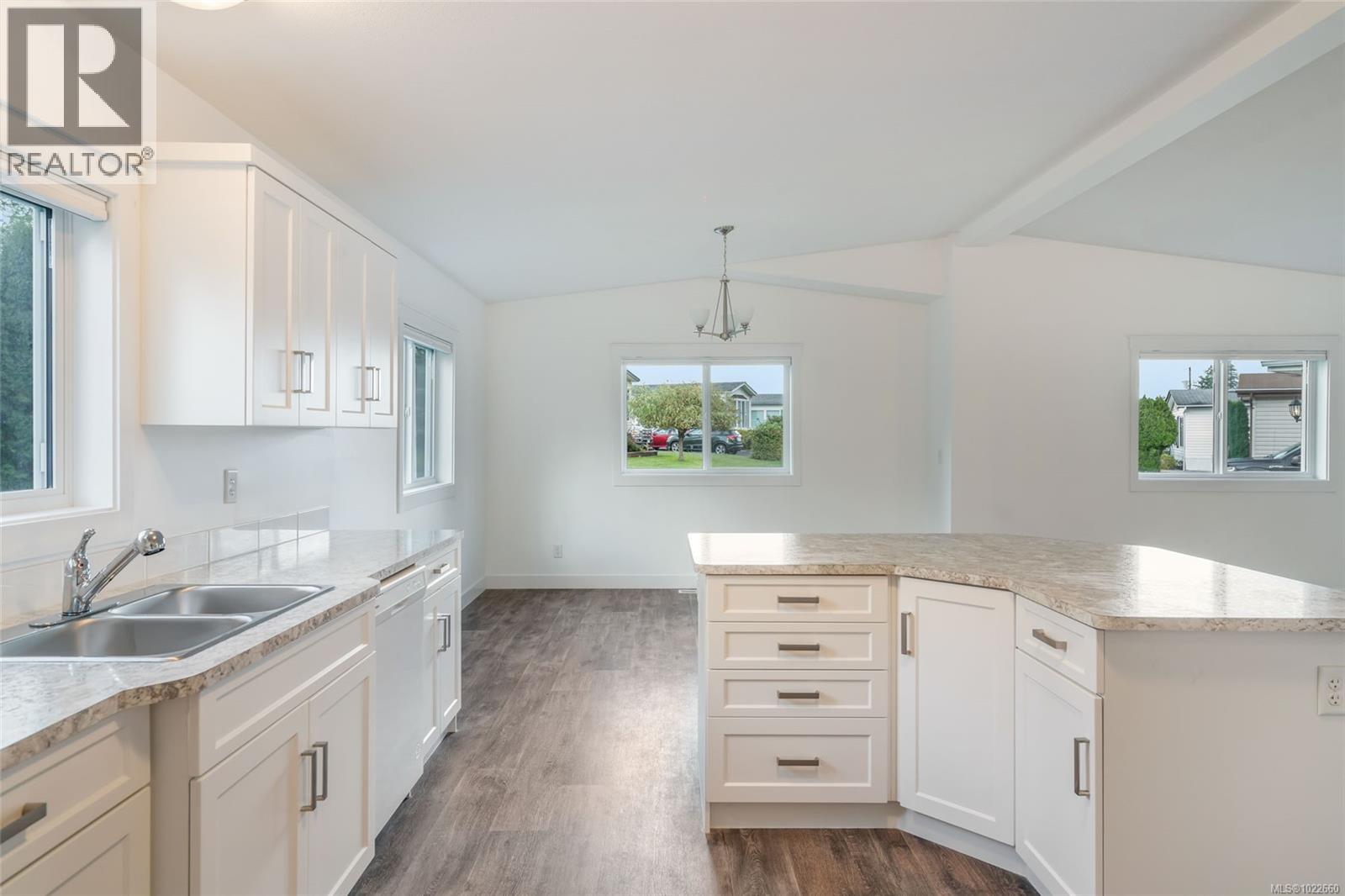 27 2301 Arbot Rd, Nanaimo