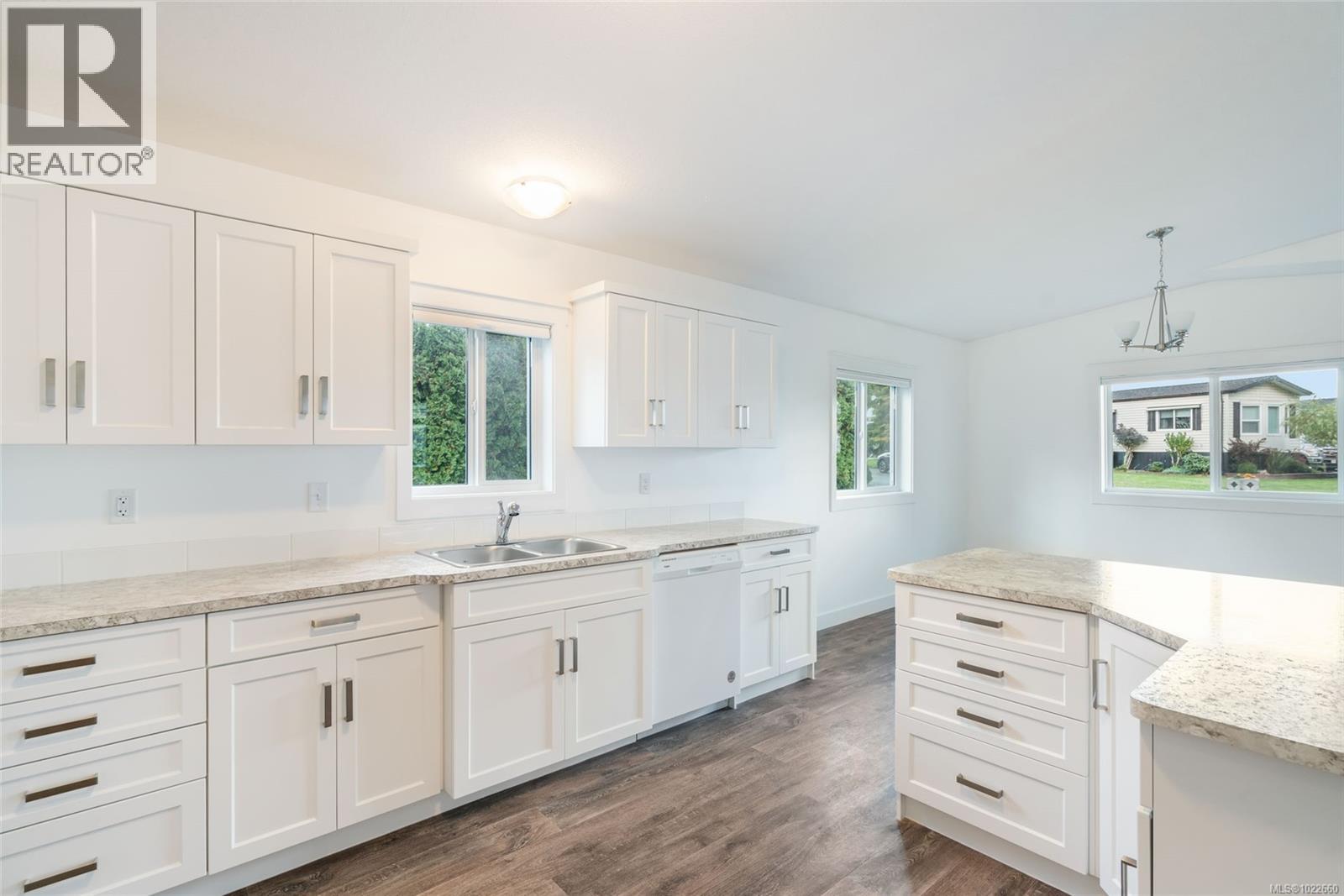 27 2301 Arbot Rd, Nanaimo