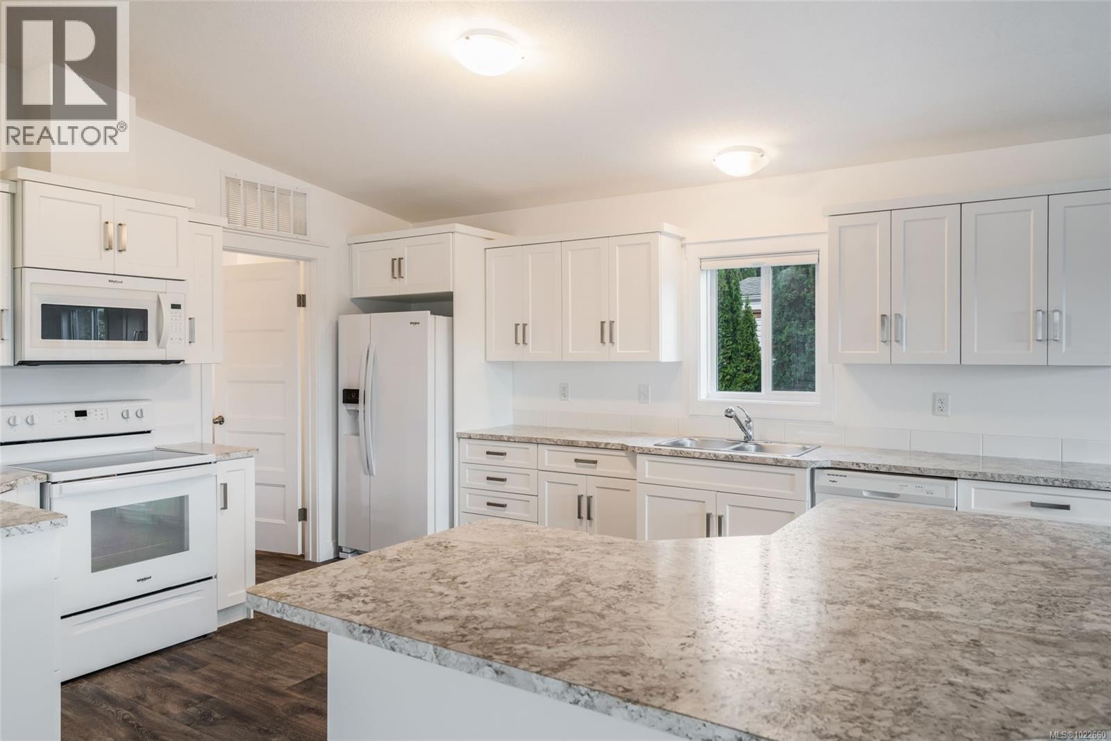 27 2301 Arbot Rd, Nanaimo