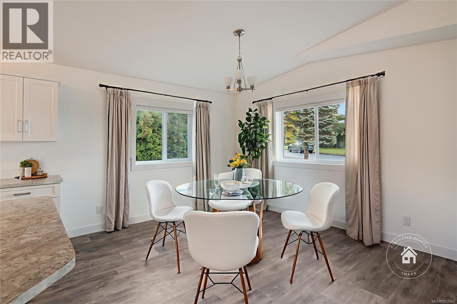 27 2301 Arbot Rd, Nanaimo