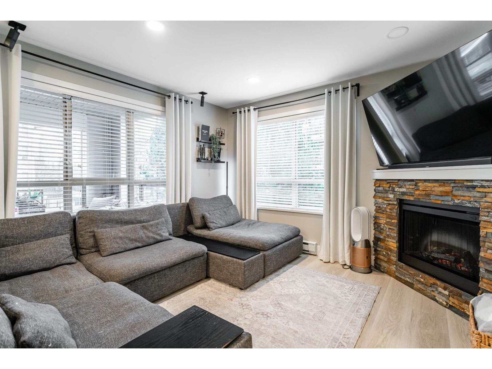 A206 8929 202 STREET, Langley