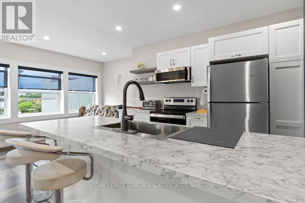201 PEMBROKE STREET W — photo 21