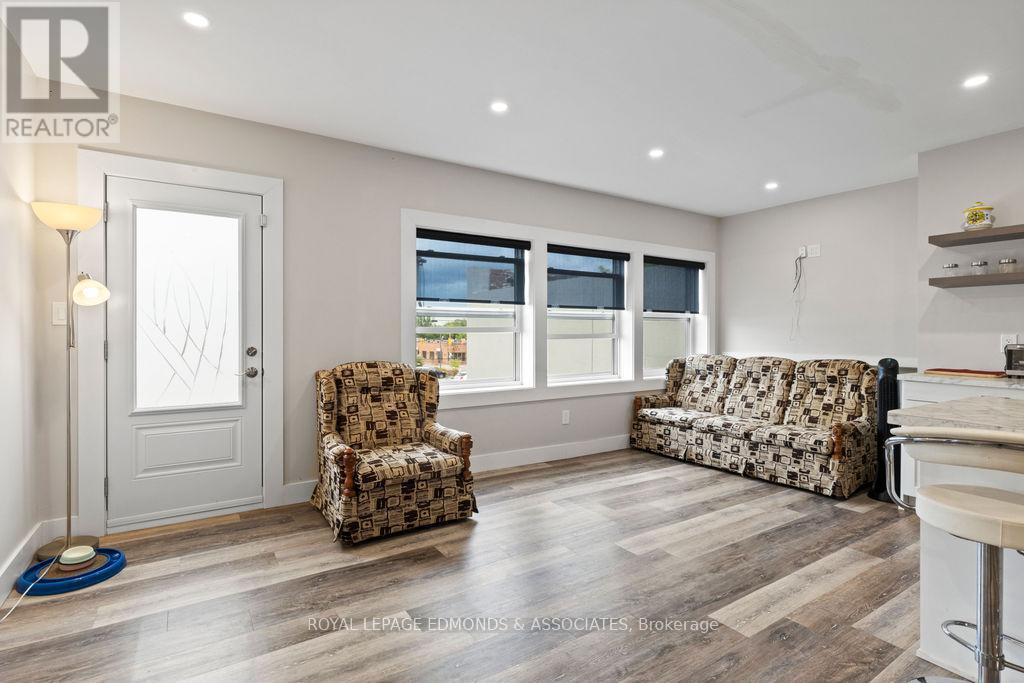 201 PEMBROKE STREET W — photo 22