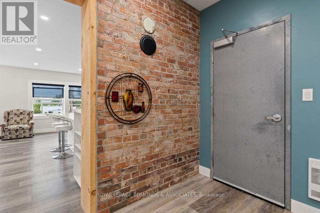 201 PEMBROKE STREET W — photo 23