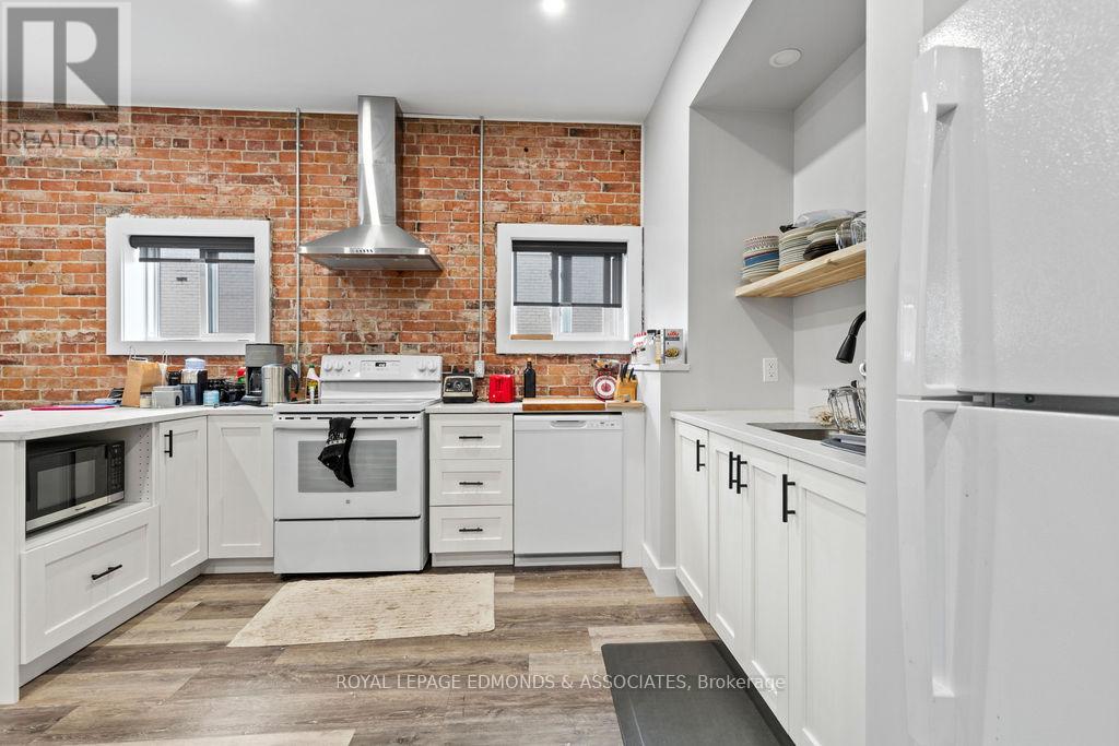 201 PEMBROKE STREET W — photo 29