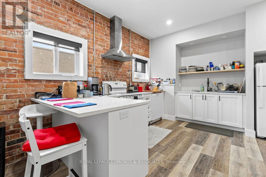 201 PEMBROKE STREET W — photo 30
