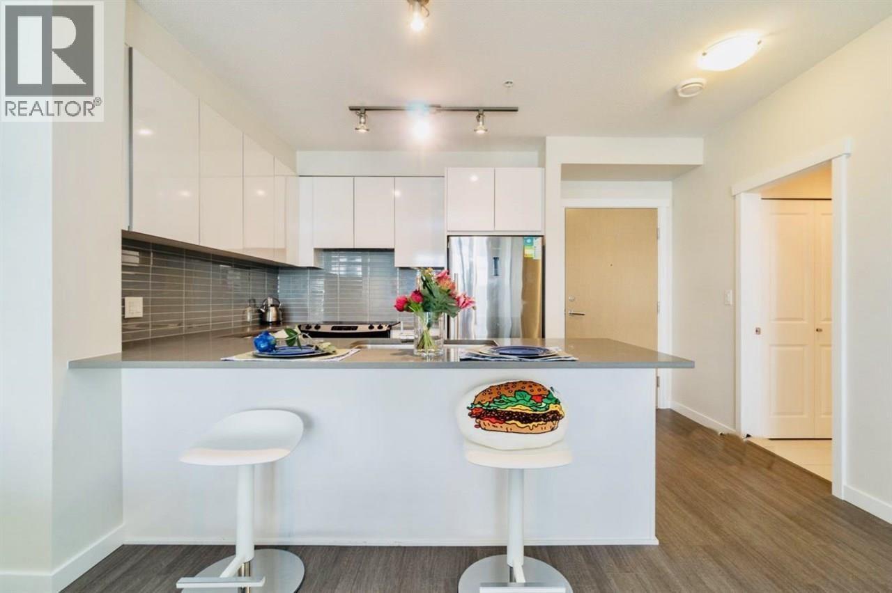 401 9877 UNIVERSITY CRESCENT, Burnaby