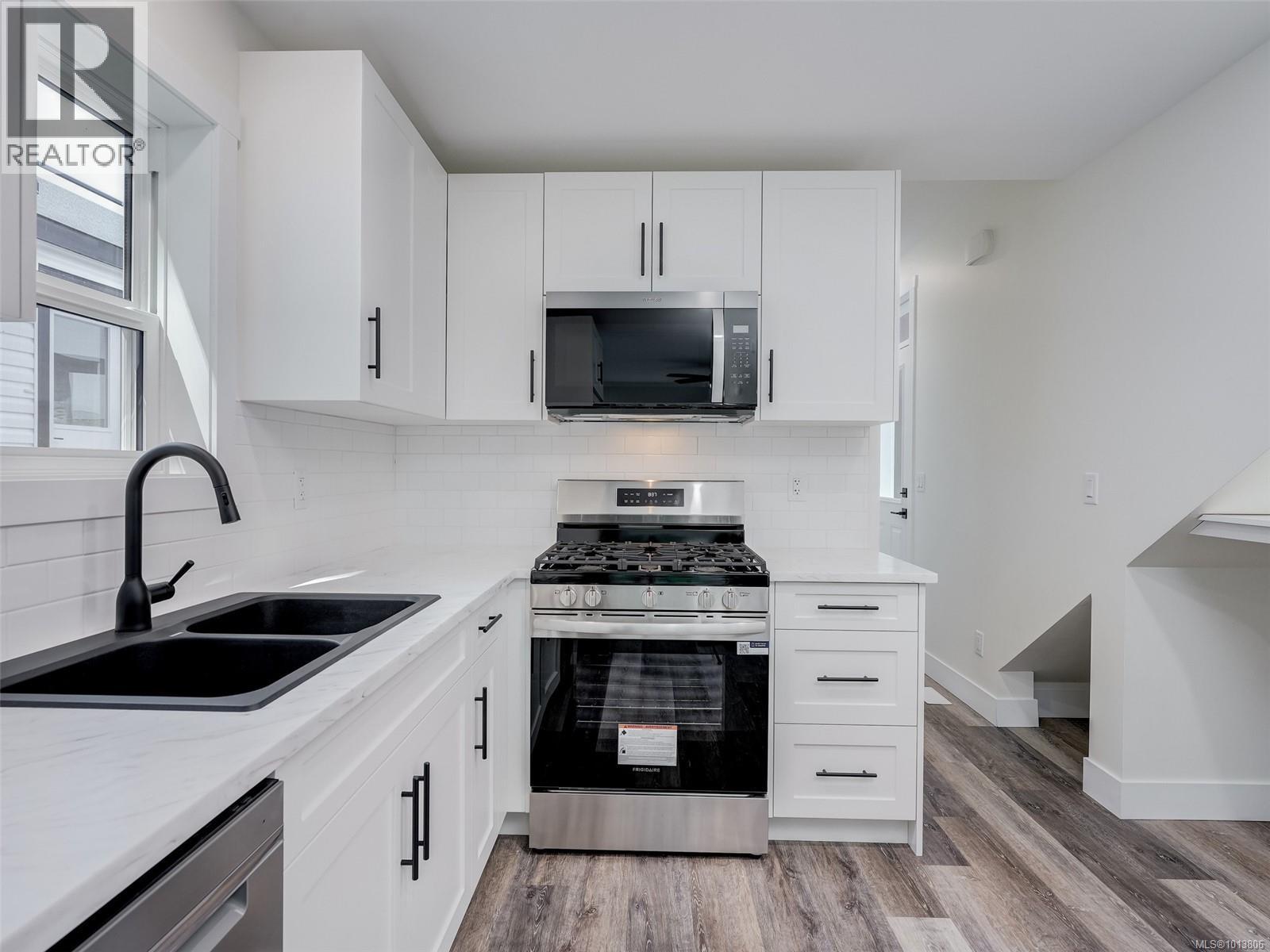 431 747 Old Place Rd, Central Saanich