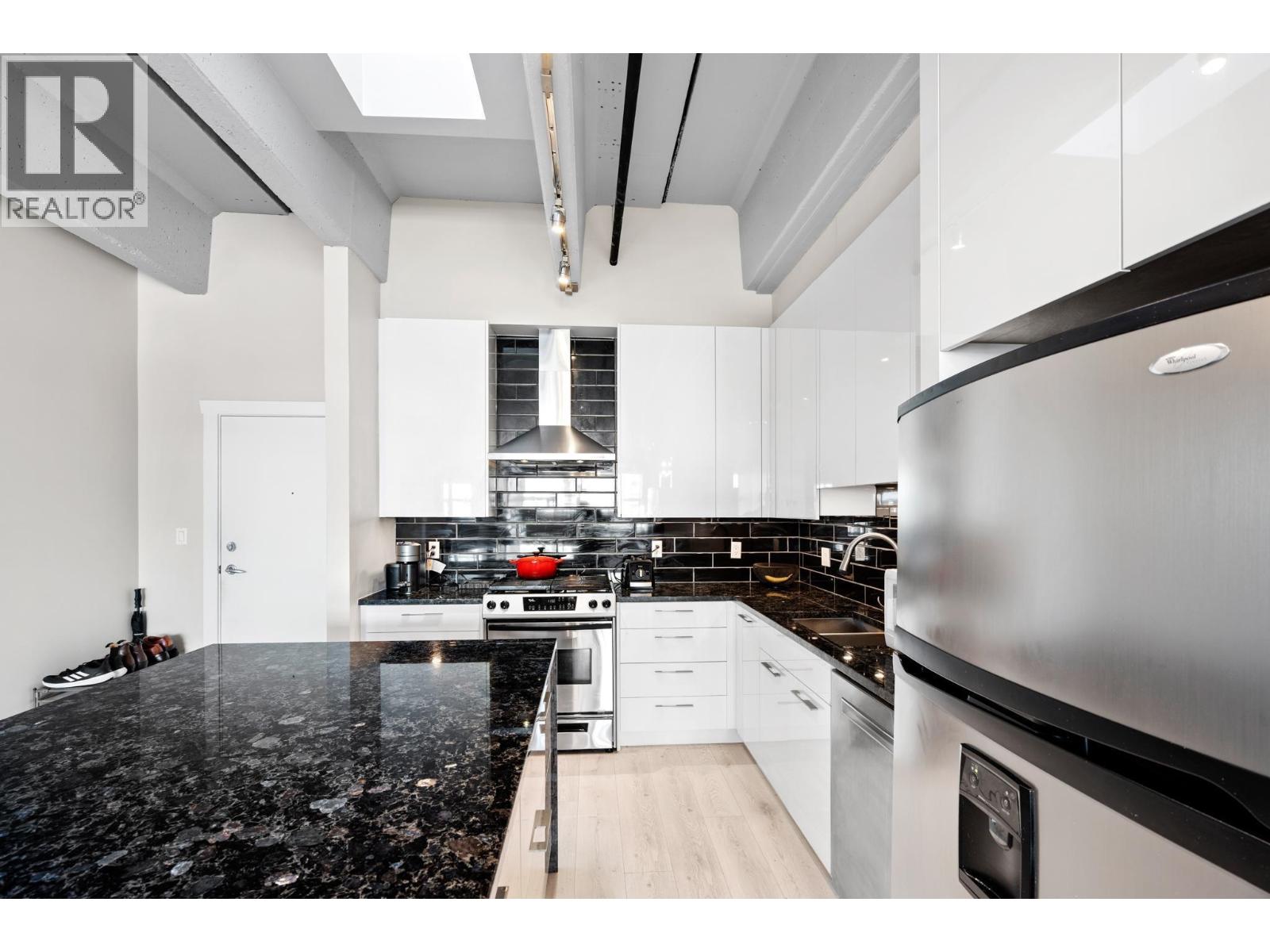 622 615 BELMONT STREET, New Westminster