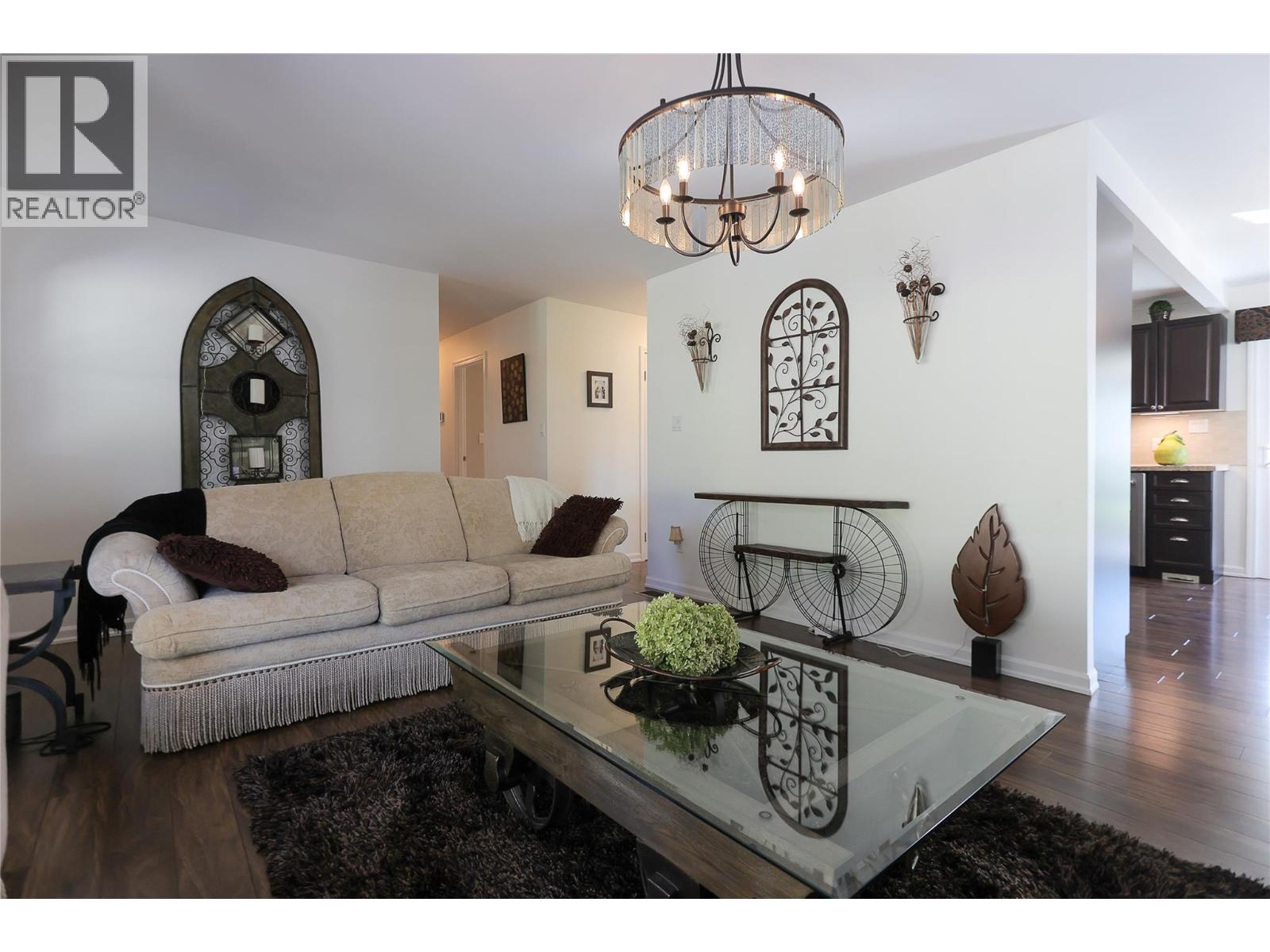 430 3RD Avenue, Trail