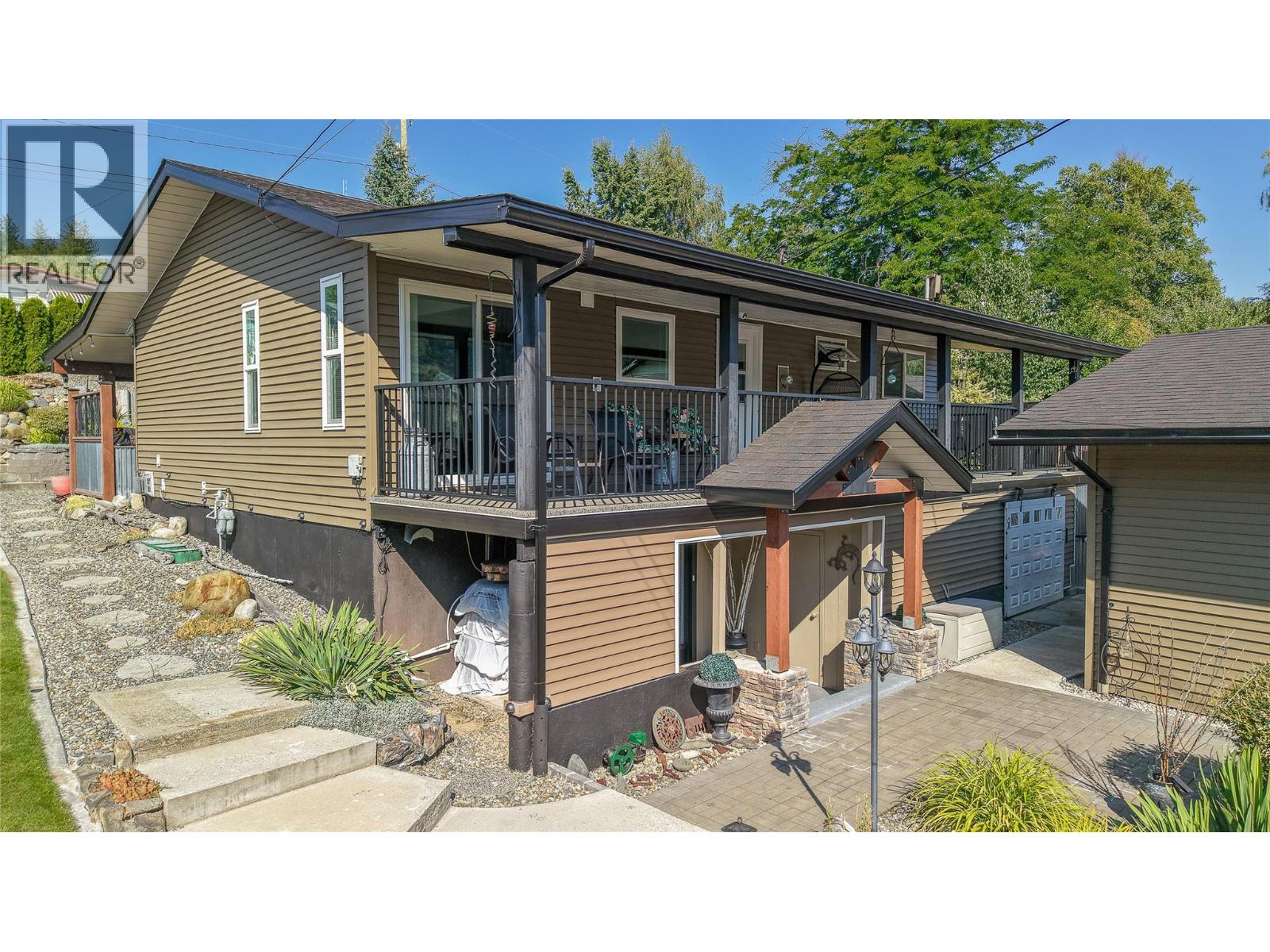430 3RD Avenue, Trail