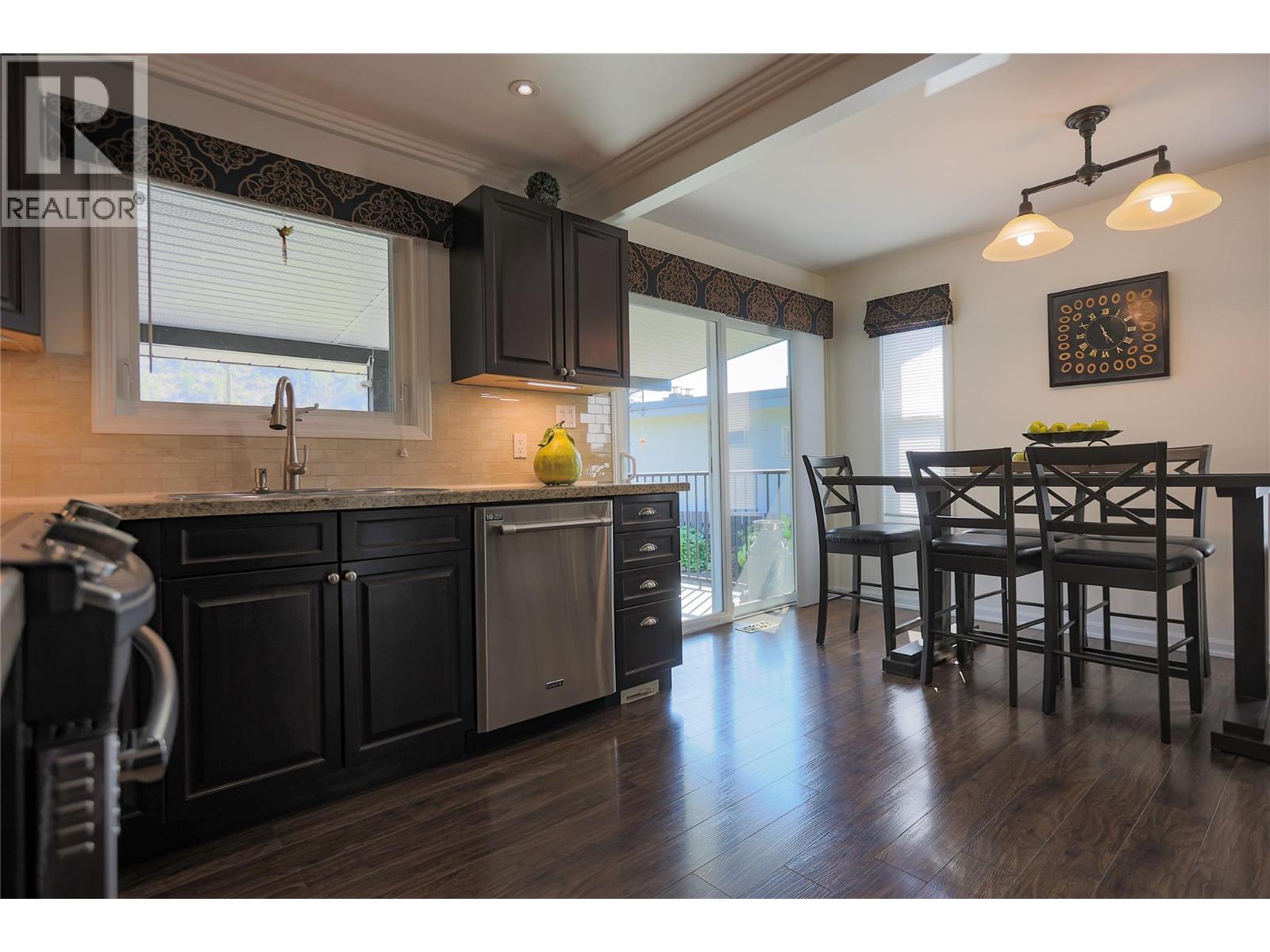 430 3RD Avenue, Trail