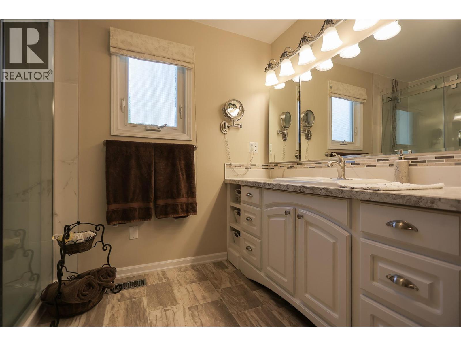 430 3RD Avenue, Trail